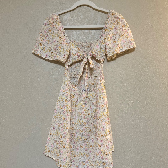 Princess Polly - Smocked Floral Mini Dress | Size 4 - Picture 3 of 5
